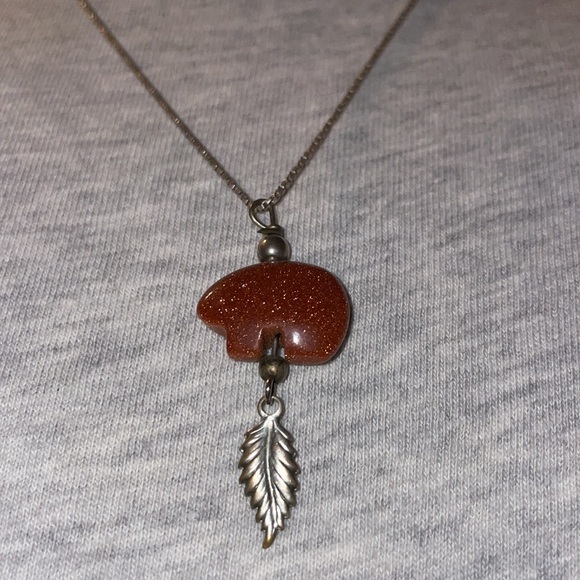Vintage Sterling Silver Native American Bear Clan Pendant with SS feather. - Picture 3 of 4